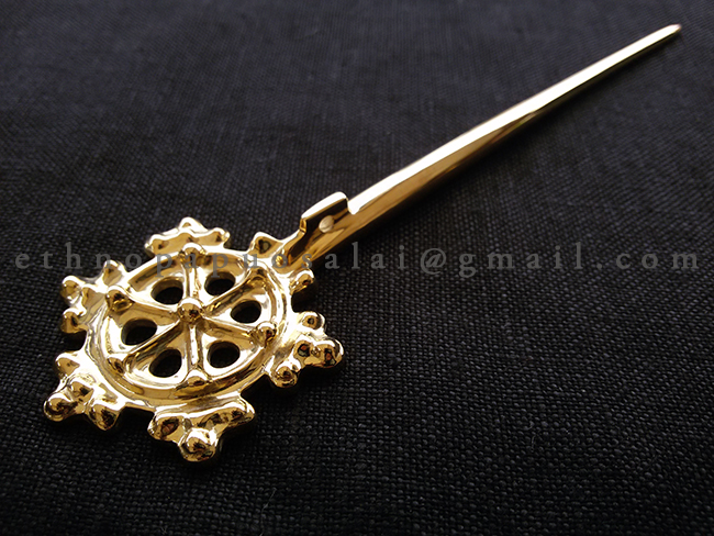 Rozetiniai smeigtukai, sujungti dviguba grandinėle iš Pavirvytės, XIIa. 3